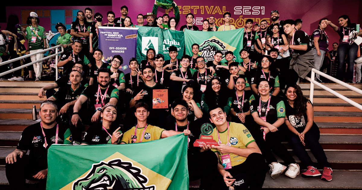POSE DA COMITIVA CAMPEÃ DO FESTIVAL DE ROBÓTICA NO RIO DE JANEIRO. FOTO: PEDRO IVO PRATES/IAL